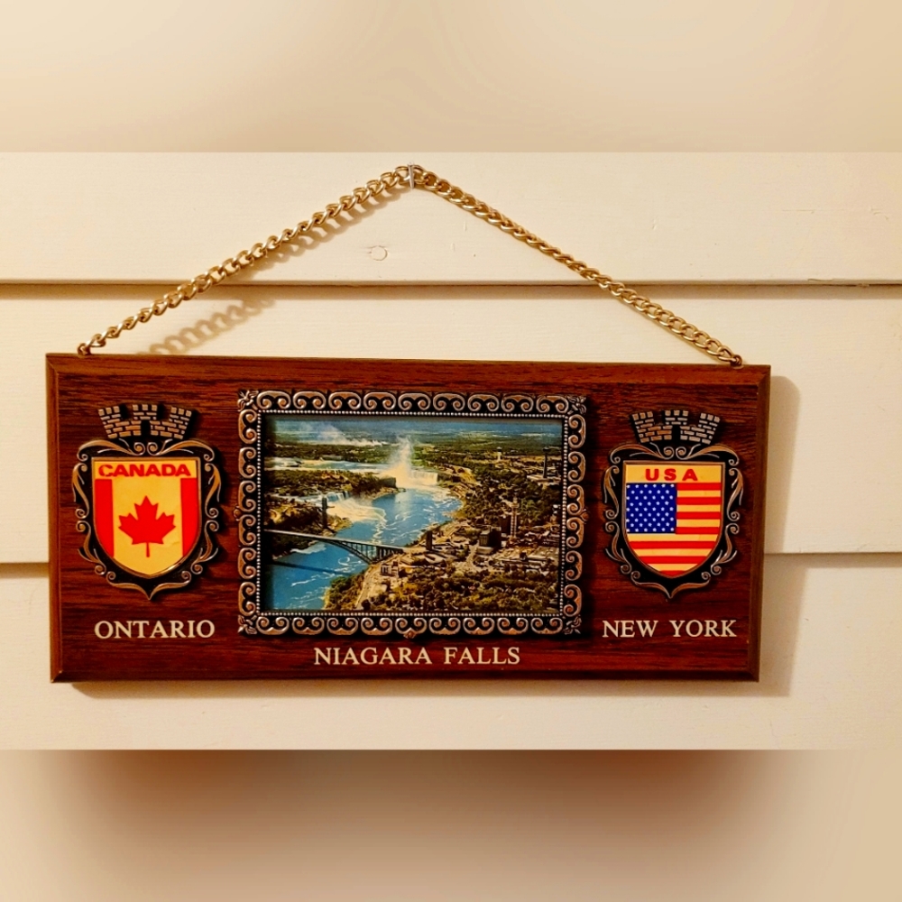 NIAGRA FALLS 1960S KITSCHY COLLECTORS WALL PLAQUE 12"